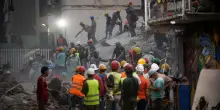 La Guaira &egrave; un cimitero a cielo aperto. Undicenne trovato vivo dopo 3 giorni dal sisma. Tratto in salvo un neonato