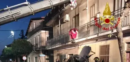 18enne con il foglio rosa si schianta contro un albero e muore