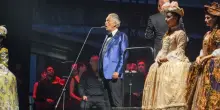 Bocelli strega Piazza San Marco, trionfo per i 30 anni di 'Romanza'