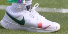 Wimbledon: Sinner e il sangue sulla scarpa. 'Il piede? Sembra peggio di come &egrave;, solo l'unghia'