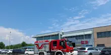 Esplosione con incendio in un'officina, due operai ustionati