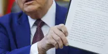 Trump firma il Secure America Act, 'gli agenti dell'Ice sono i nostri eroi'