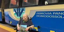 A 102 anni realizza il sogno di tornare sul treno della ferrovia Vigezzina