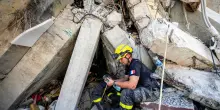 Terremoto in Venezuela, dodicenne estratto vivo a La Guaira dopo 5 giorni dal sisma