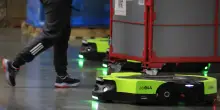 Amazon, arriva robot-collega con cui parlare. Un miliardo per formare a nuovi lavori