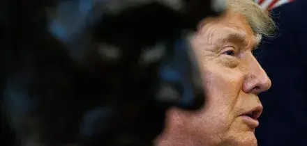 Trump, 'Israele e Iran smettano immediatamente di sparare'