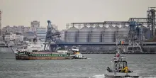 Scambio di prigionieri Mosca-Kiev, '185 per parte'. Drone navale esplode nel porto rumeno di Costanza