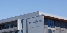 Stellantis, fotovoltaico e batterie in 27 stabilimenti europei