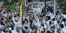 Il Papa ai giovani: davanti al vuoto dell'indifferenza siate umani