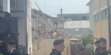 Crollo in una palazzina dopo un'esplosione, si cerca ancora una dispersa