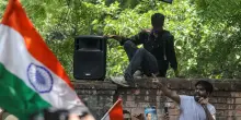 India, Partito delle blatte torna in piazza per dimissioni ministro