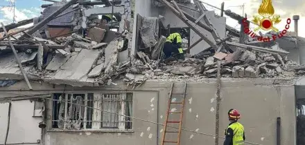 Si aggrava il bilancio della palazzina crollata, tre morti e due feriti