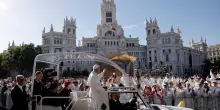 Bagno di folla per Leone alla prima uscita della giornata a Madrid