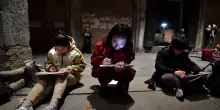 Milioni di studenti cinesi affrontano il gaokao, esame di ammissione all'universit&agrave;