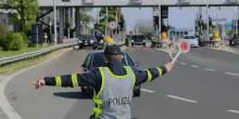 Auto fuori strada nel Foggiano, tre morti
