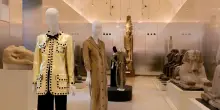 Dal faraone alla passerella: la moda contemporanea incontra l'Egitto antico