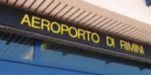 Problemi a un motore, atterraggio d'emergenza a Rimini, nessun ferito