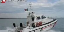 Arriva Guardia costiera, buttano in mare 665 mila euro, tre denunce