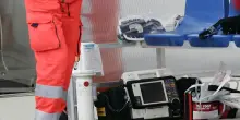 Prof salva col defibrillatore 17enne, attacco cardiaco a educazione fisica