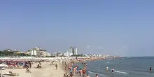 Invest&igrave; turista in spiaggia con una ruspa, nuova denuncia per minacce