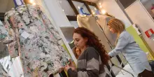 Moda, vietato distruggere i capi d'abbigliamento invenduti