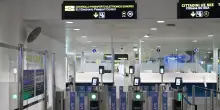 Provano a salire su volo per Tel Aviv con passaporti falsi, denunciati