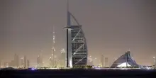 Dubai contrasta la crisi per la guerra, 800 dollari a chi porta turisti