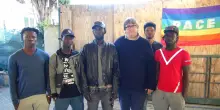 Migranti, il Vaticano conferma rimozione di don Biancalani da parrocchie