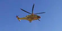 Stava facendo manutenzione a un escavatore, morto un imprenditore 32enne