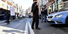 Ragazzino d&agrave; fuoco a un clochard e gli brucia le gambe