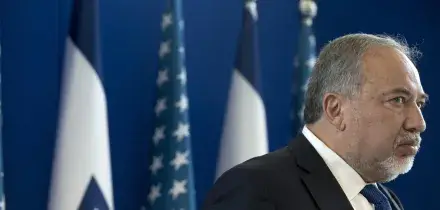 Liberman chiede di aprire un'inchiesta penale contro Netanyahu per tradimento
