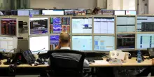 Lo spread tra Btp e Bund cala a 76,6 punti con le Borse in recupero