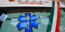 Trattore si ribalta e lo schiaccia, 85enne morto nel Savonese