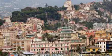 A 13 anni cosparge di benzina un clochard e gli d&agrave; fuoco