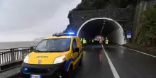 Maltempo Liguria, Aurelia chiusa a Celle Ligure per caduta massi