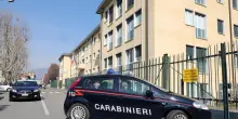 Muore dopo essere stato accoltellato al bar, un fermo nel Comasco