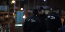 Tenta di violentare una 14enne, la ragazza si salva con il 'signal for help'