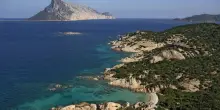 Glamping di lusso davanti a Tavolara, il governo revoca l'autorizzazione