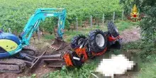 Si rovescia con il trattore, muore imprenditore vinicolo