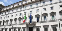 La bozza del decreto scuola: multe fino a 1.000 euro per il burqa, tetto del 30% degli stranieri nelle classi prime
