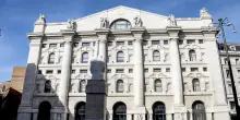 Borsa: Milano azzera il rialzo, corrono Amplifon, Stellantis ed Eni