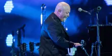 Billy Joel 22enne ricreato con l'IA in un corto, debutta a un festival musicale a NY