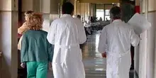 Firmato il contratto dei dirigenti medici, fino a 560 euro al mese di aumento