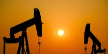 Prezzo del petrolio in rialzo, Wti a 85,59 dollari al barile (+0,77%)