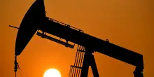 Il petrolio accentua il calo, anche il Brent sotto i 100 dollari