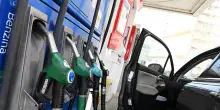 Mimit, prezzi dei carburanti stabili, gasolio a 2,3 euro in autostrada