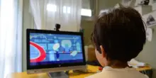 Divieto agli under 13 e 'mini account' fino ai 15, le misure Ue