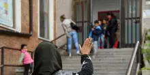 Valditara: "Lo studio dell'italiano sia obbligatorio per i genitori di studenti stranieri"