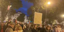 Niente assistenza ai migranti nel weekend 'per garantire le attivit&agrave; di svago'