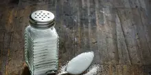 Pusher a Napoli, spaccia cocaina ma in realt&agrave; &egrave; sale da cucina